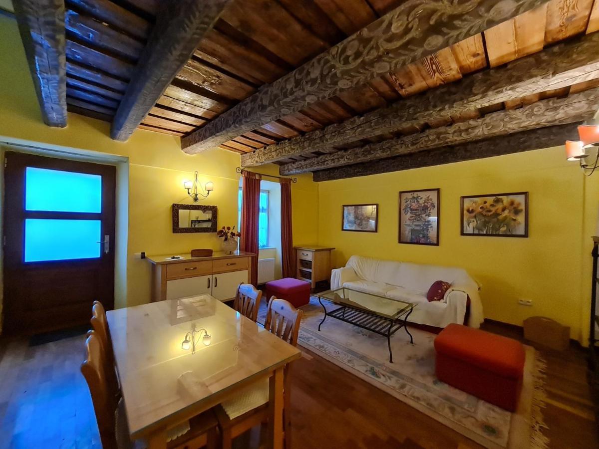 Magic Central Attic Apartment Prag Exteriör bild