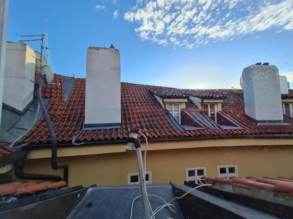 Magic Central Attic Apartment Prag Exteriör bild